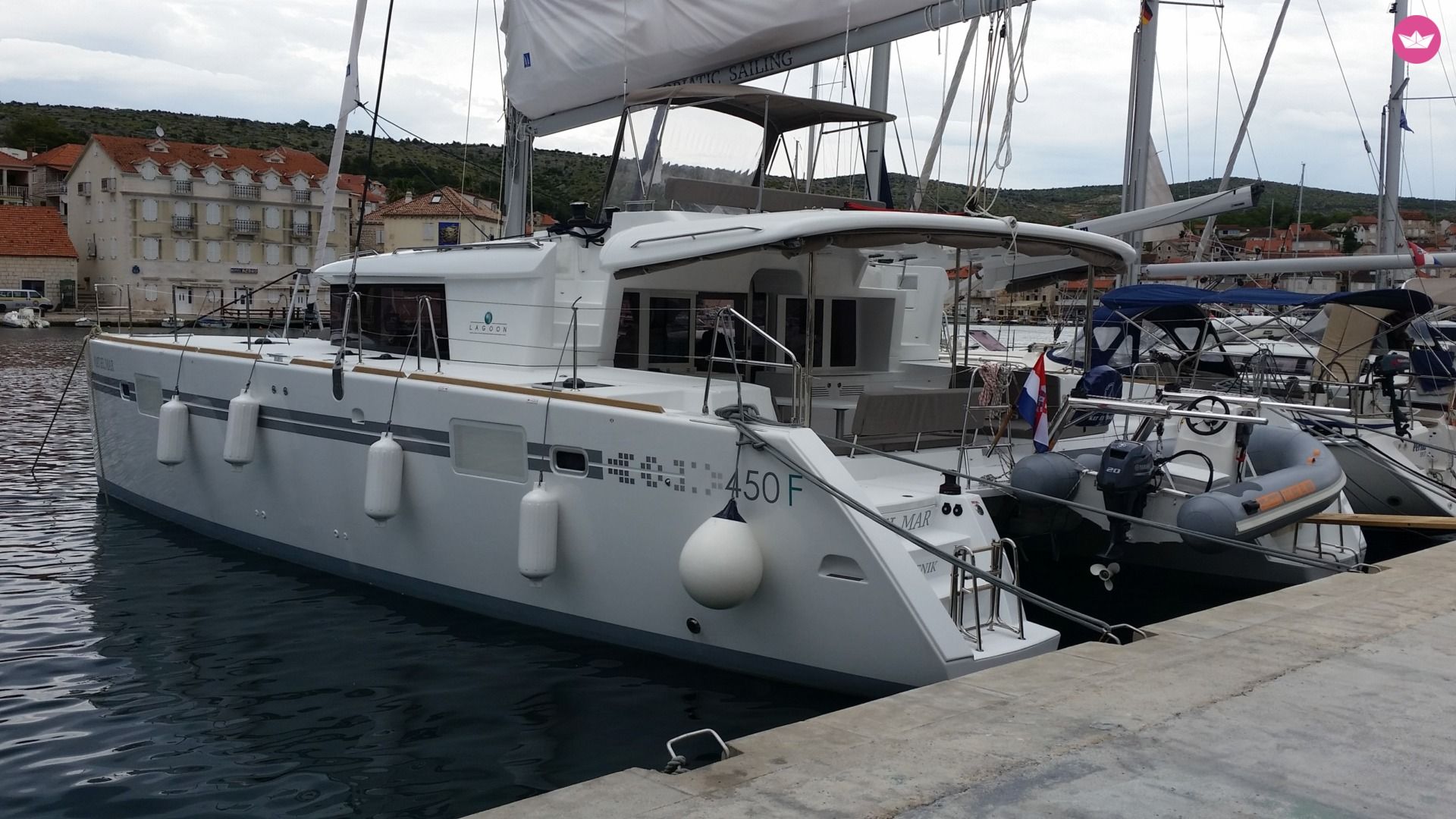 Lagoon 450F rental Kaštel Gomilica