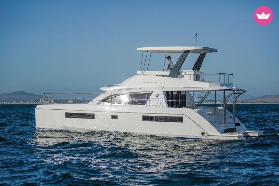 Catamaran LEOPARD - ROBERTSON & CAINE Leopard 43 PC 13m. Charter in France