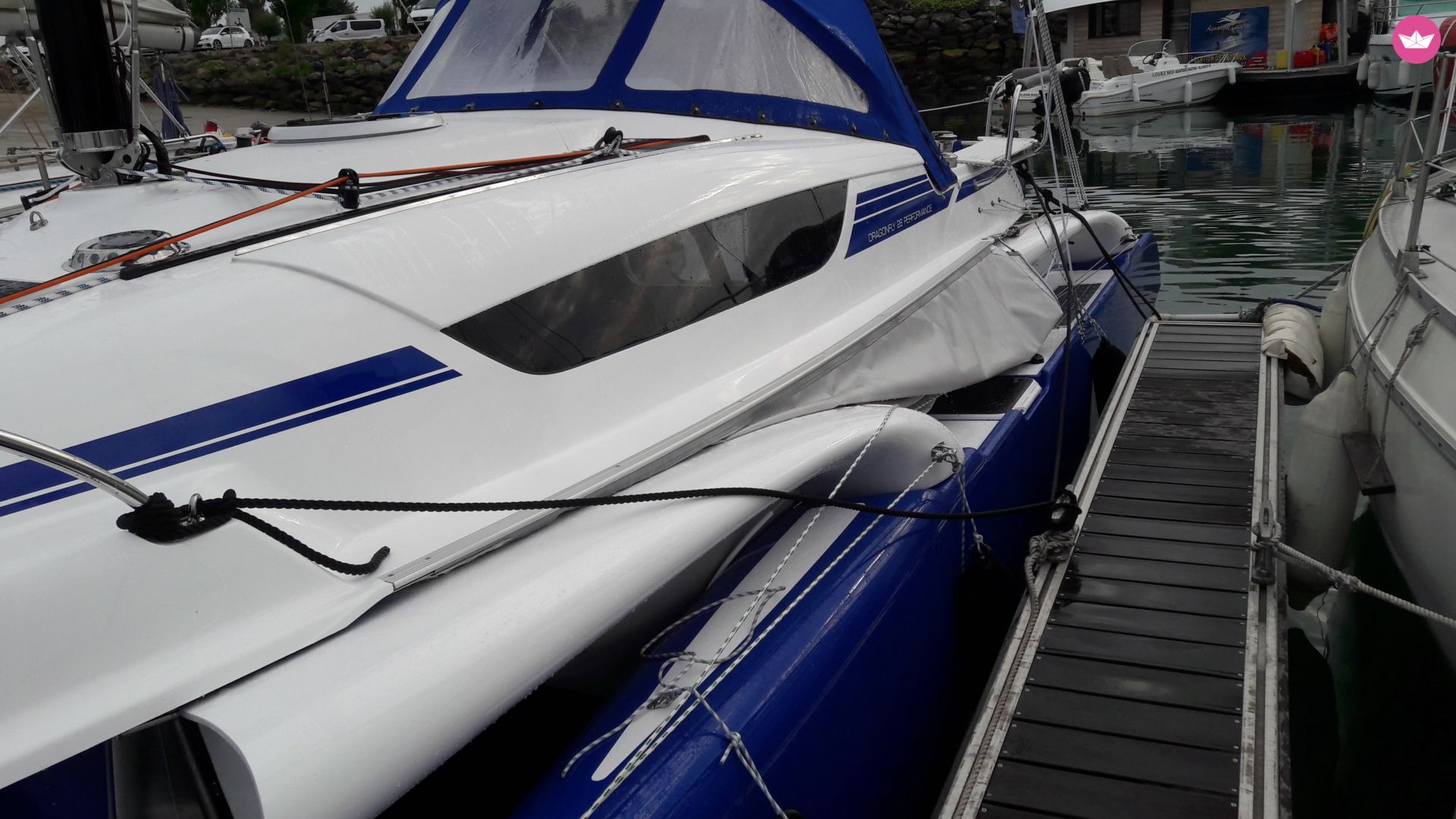 Catamaran Dragonfly 28 performance 8.75m. rental La Rochelle