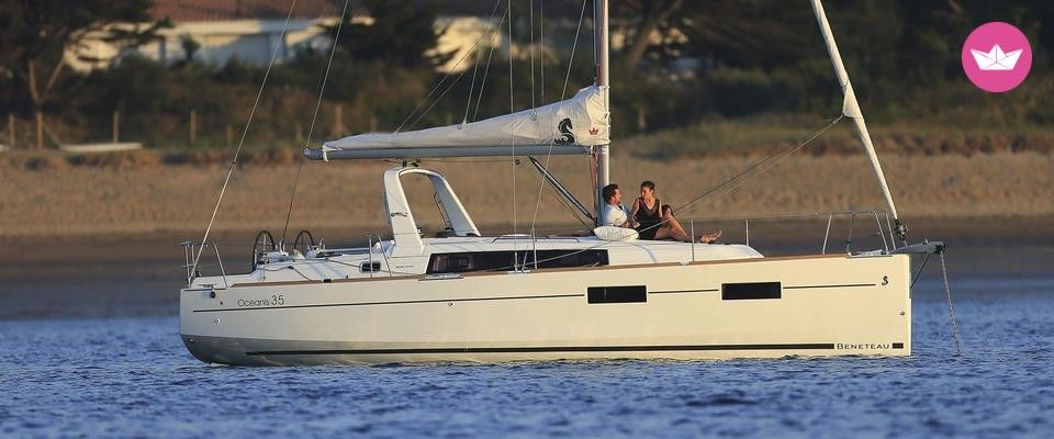 Catamaran BENETEAU OCEANIS 35 9.97m. rental Maó
