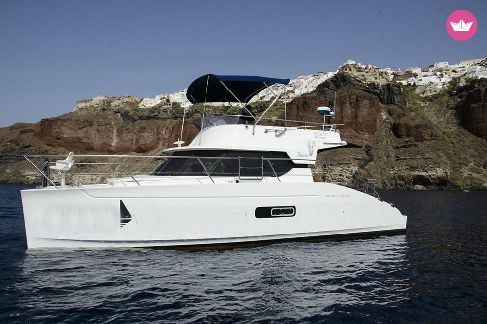Enjoy a sunset cruise with barbecue with Highland 35 Pilot in Santorini rental Thira