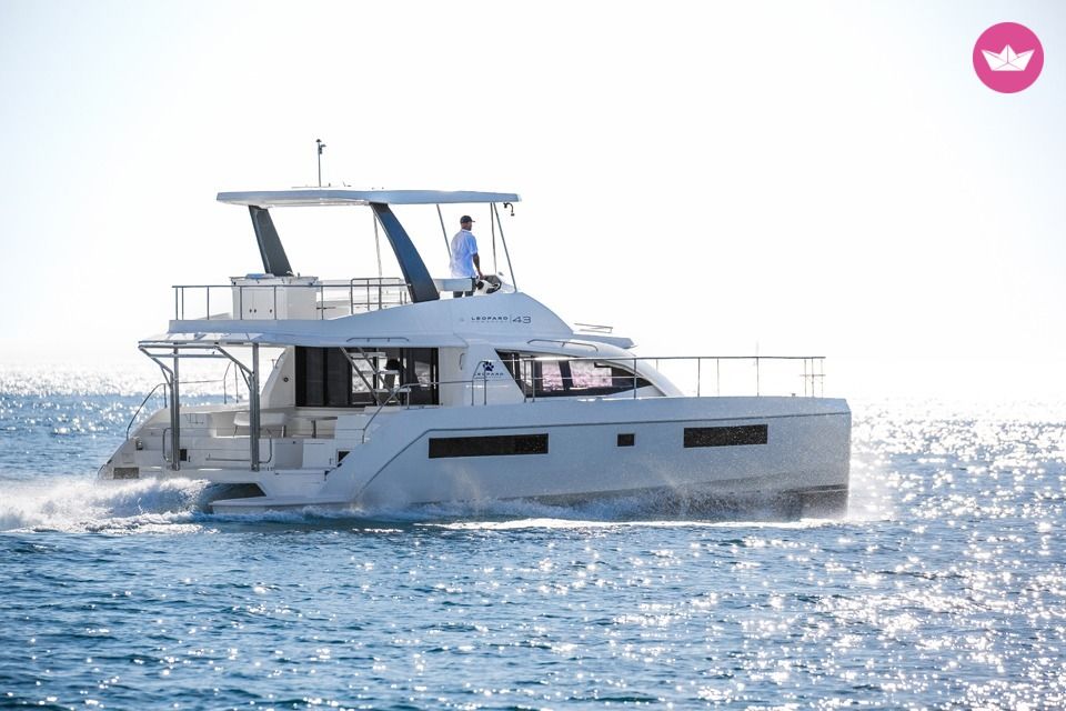 Catamaran Léopard 43 PC 13m. Charter in France