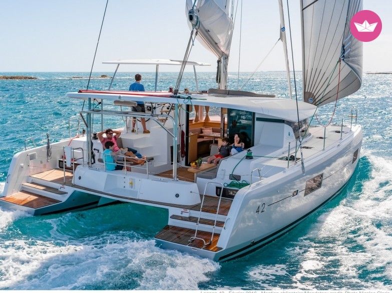 Catamaran LAGOON 42 12.8m. Charter in Martinique