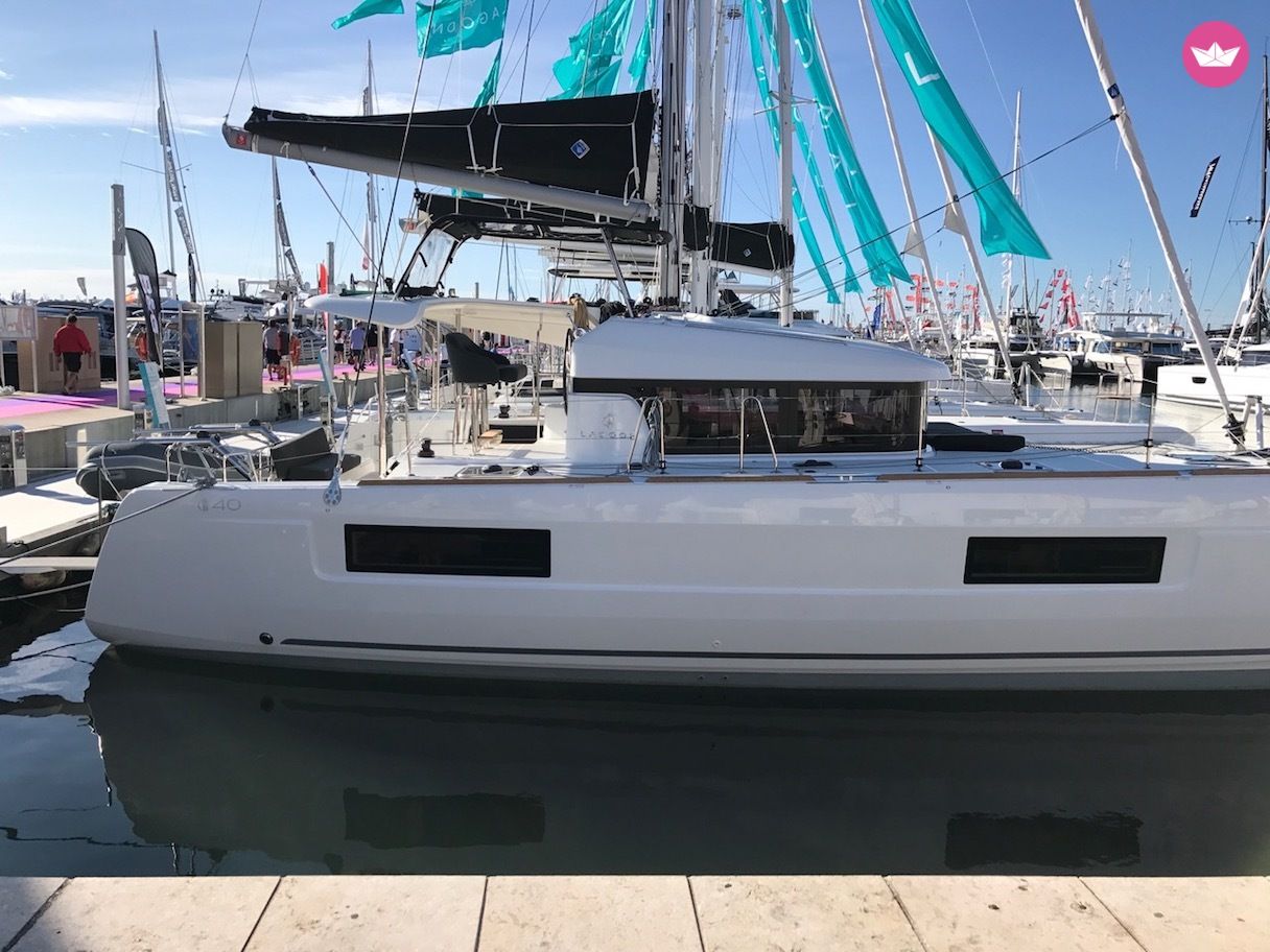 Catamaran LAGOON 40 11.74m. rental Portisco