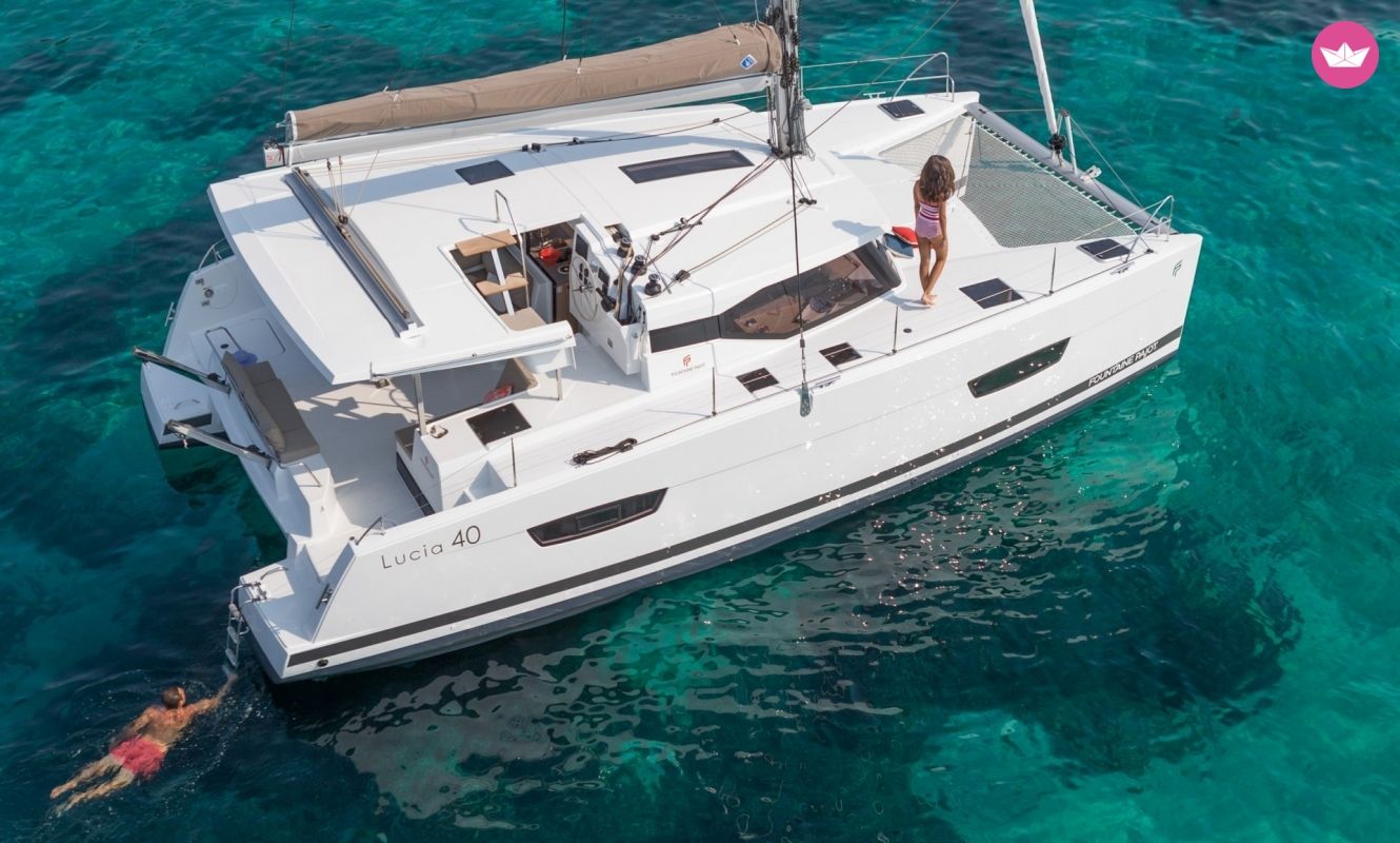 Catamaran FOUNTAINE PAJOT 40 11.76m. Charter in French Polynesia