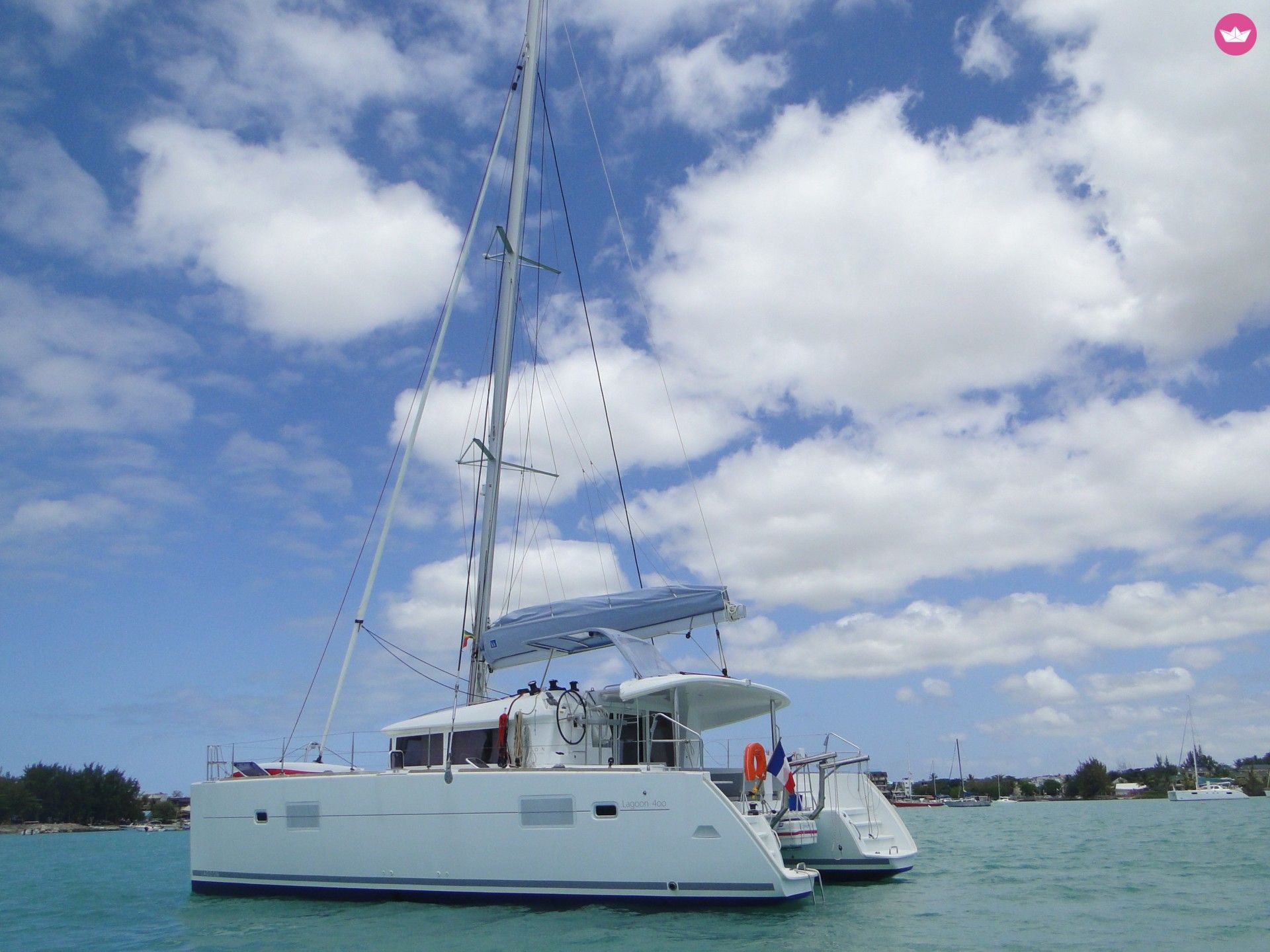 Catamaran BENETEAU lagoon 400 12m. Charter in Réunion