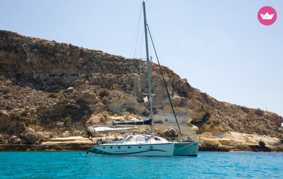 Catamaran KENNEX 445 14m. Charter in Italy
