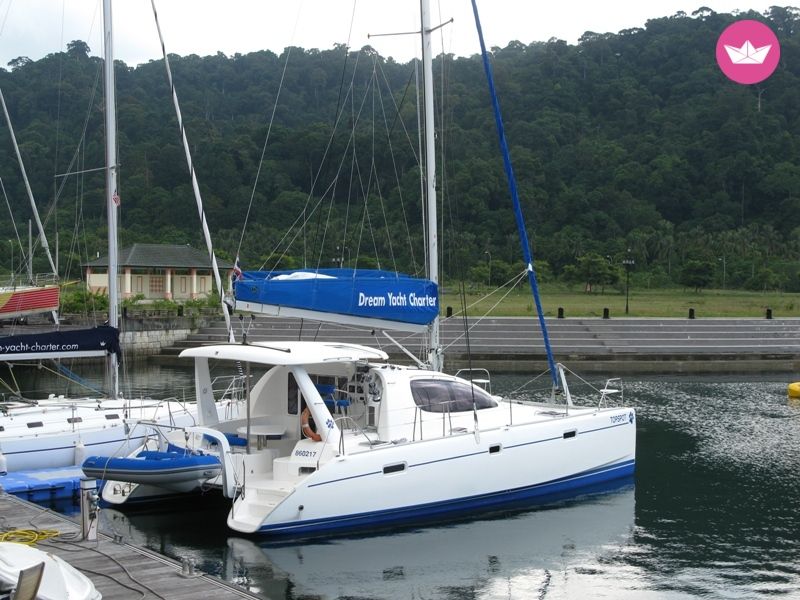 Catamaran Leopard - Robertson & Caine 384 11.4m. Charter in French Polynesia